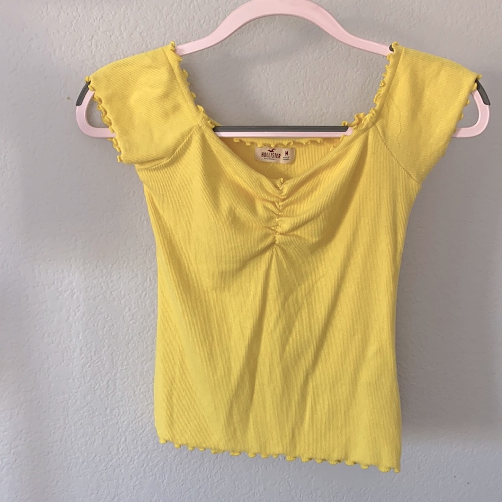 Yellow Hollister T-shirt size medium